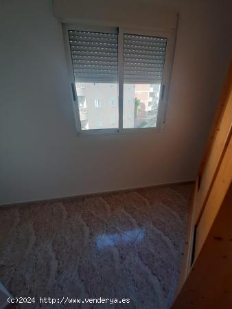 REF.- 27 - Apartamento en tercera planta a tan solo 800 metros del paseo marítimo – Torrevieja Ce