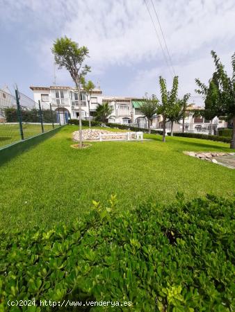 REF.- 28 – Bungalow con jardín y piscina en Los Balcones – Torrevieja - ALICANTE