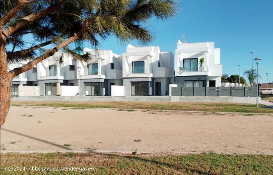  VILLAS DE OBRA NUEVA EN SANTIAGO DE LA RIBERA - MURCIA 