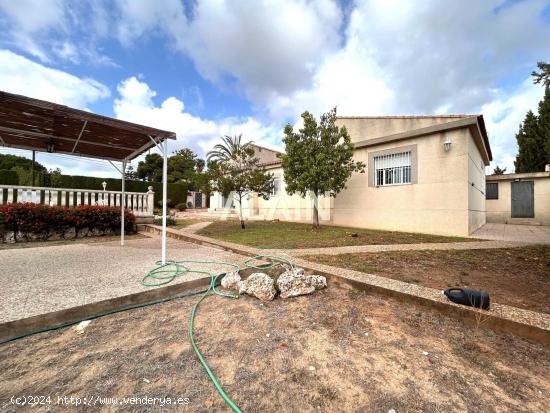 Se Vende Espectacular Chalet en urbanización en Torrent - VALENCIA