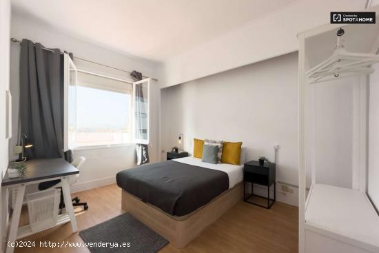  Alquiler de habitaciones en piso de 6 habitaciones en Les Corts De Sarrià - BARCELONA 