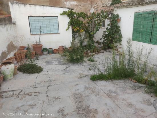 CASA CON AMPLIO PATIO EN CASCO HISTORICO DE ALMANSA - ALBACETE