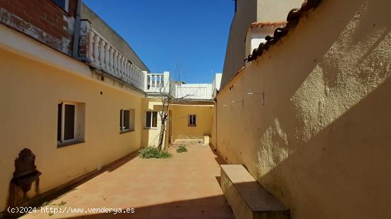 Casa de dos plantas en Villanueva de la Serena - BADAJOZ