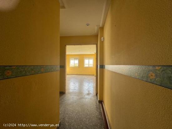 CASABANCO VENDE PISO DE CUATRO DORMITORIOS EN  MERIDA - BADAJOZ