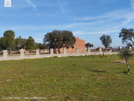 SE VENDE TERRENO en Ctra. Badajoz en Paraje Ramogil - CACERES