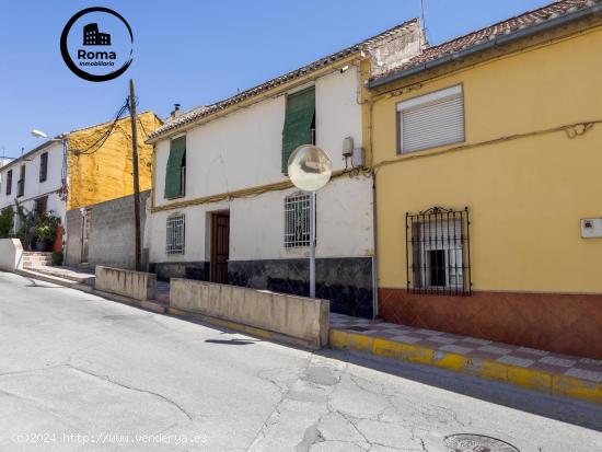 Casa junto al ayuntamiento de Pinos Puente - GRANADA