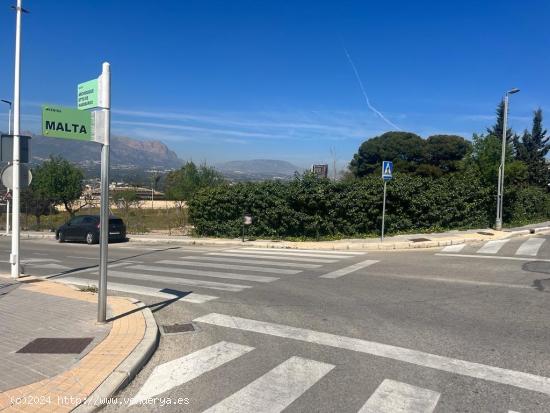 SUELO URBANO PARA LA CONSTRUCCIÓN DE UN CHALET INDEPENDIENTE O 2 INDEPENDIENTES - ALICANTE