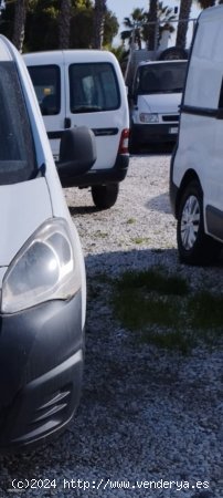  Citroen Berlingo Talla M BlueHDi 100 S&S PLUS de 2019 con 240.000 Km por 5.500 EUR. en Malaga 