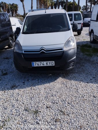 Citroen Berlingo Talla M BlueHDi 100 S&S PLUS de 2019 con 240.000 Km por 5.500 EUR. en Malaga