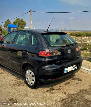 Seat Ibiza 1.4 de 2003 con 164.400 Km por 2.600 EUR. en Cadiz