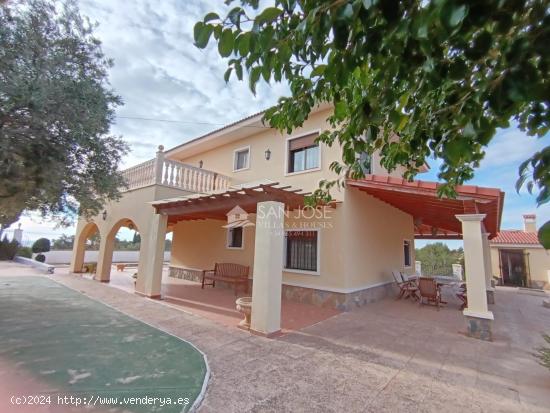  ALQUILER DE CHALET EN CREVILLENTE, ZONA CACHAPETS - ALICANTE 