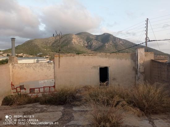  Casa con patio grande para reformar en la Algueña - ALICANTE 