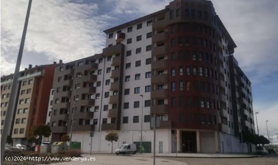  LOTE DE 32 PLAZAS DE PARKING EN LA ROSALEDA- EDIFICIO LA VEGA - LEON 