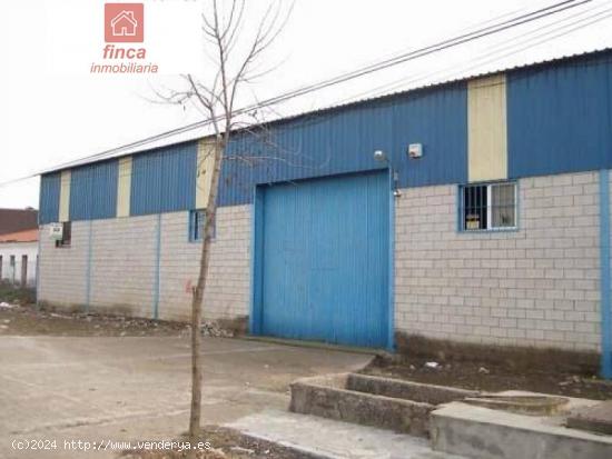 MONTIJO, ALQUILER NAVE INDUSTRIAL 1.000 M2 + 2.000 M2 PATIO, OFICINA Y BAÑOS - BADAJOZ