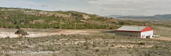 SE VENDE FINCA RUSTICA CON NAVE INDUSTRIAL YECLA - MURCIA