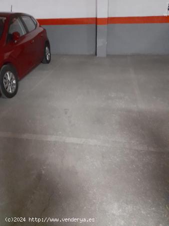 Plaza de garaje en parking privado - CACERES