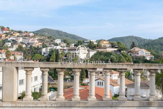 Casa independiente con vistas despejadas y piscina en Quintmar - BARCELONA