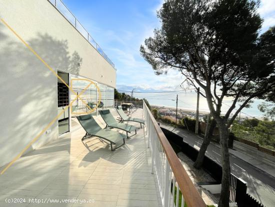 Moderna casa reformada a estrenar de 379 m2 con buenas vistas. Castelldefels - BARCELONA