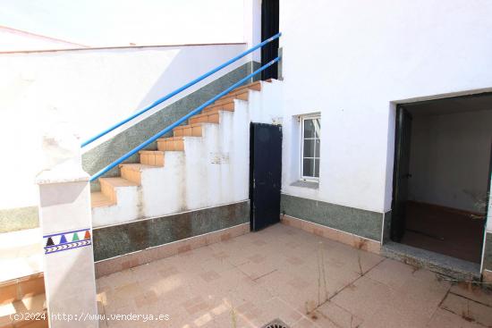 CASA PARA ENTRAR A VIVIR  EN TORREMAYOR - BADAJOZ