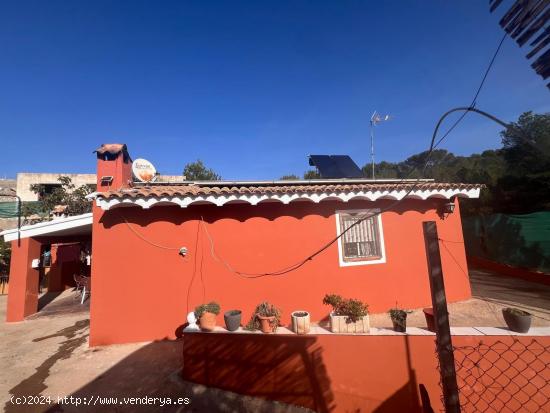 CHALET EN URBANIZACIÓN LES MALLAES. PEDRALBA. - VALENCIA