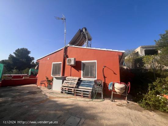 CHALET EN URBANIZACIÓN LES MALLAES. PEDRALBA. - VALENCIA