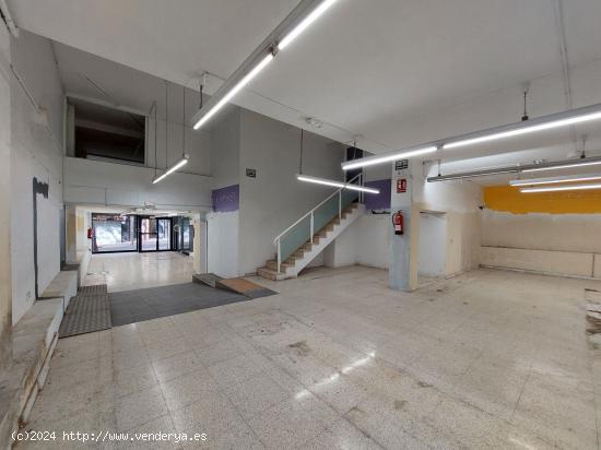 Local comercial con salida de humos junto Via Julia - BARCELONA