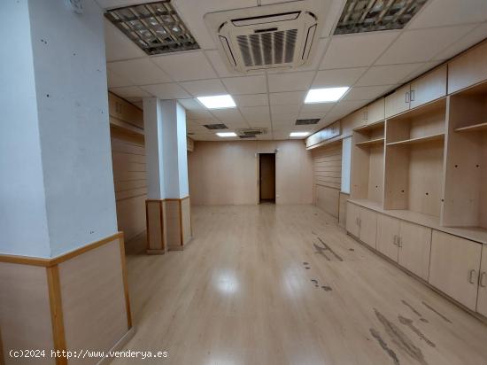  Local comercial en Via Julia 95 (Pl. Francesc Layret) - BARCELONA 