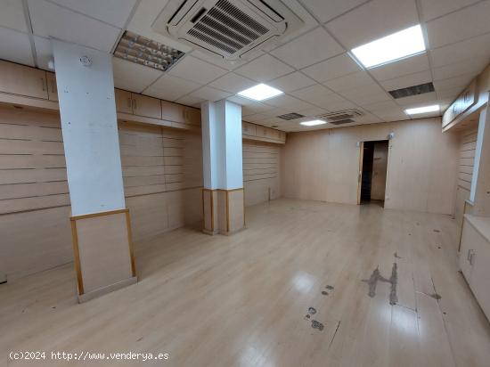 Local comercial en Via Julia 95 (Pl. Francesc Layret) - BARCELONA