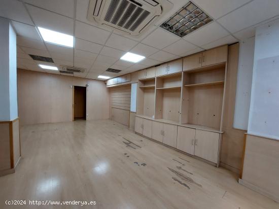 Local comercial en Via Julia 95 (Pl. Francesc Layret) - BARCELONA