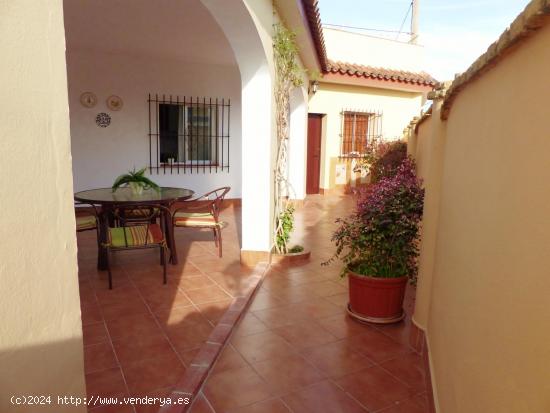 ¡¡¡ESTUPENDA CASA DE CUATRO DORMITORIOS EN EL PINAR DE CHIPIONA!!! - CADIZ