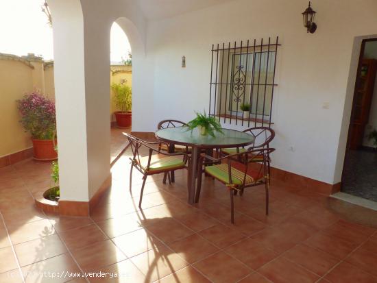 ¡¡¡ESTUPENDA CASA DE CUATRO DORMITORIOS EN EL PINAR DE CHIPIONA!!! - CADIZ