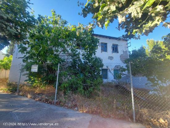 Amplia propiedad de 4 habitaciones para reformar en la zona La Placa, Ponferrada - LEON