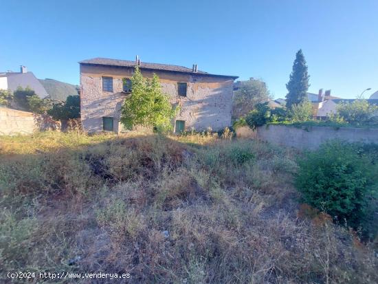 Amplia propiedad de 4 habitaciones para reformar en la zona La Placa, Ponferrada - LEON