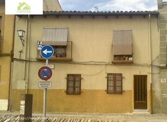  VENTA CASA,PARA REFORMAR,EN PLAZA DE LA LEÑA,8 HABITACIONES,CON PATIO - ZAMORA 