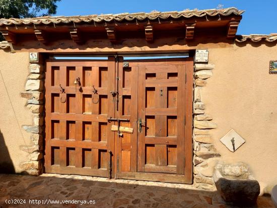 VENDEMOS  CASA - CHALET INDEPENDIENTE EN TRESCASAS. - SEGOVIA