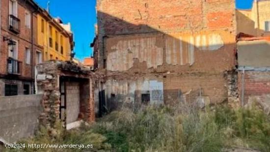 Terreno en venta en calle Santa Cruz, León - LEON