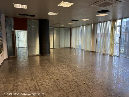 SE ALQUILA LOCAL COMERCIAL DE 165 MTS2 EN AVD. CORTES VALENCIANAS EN 1500 EUROS - ALICANTE