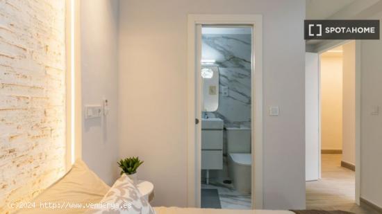 ¡Habitaciones en alquiler en piso de 4 habitaciones en Madrid! - MADRID