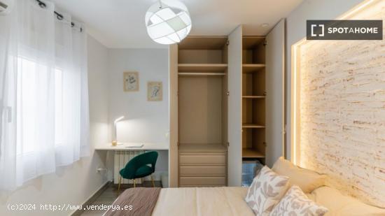 ¡Habitaciones en alquiler en piso de 4 habitaciones en Madrid! - MADRID