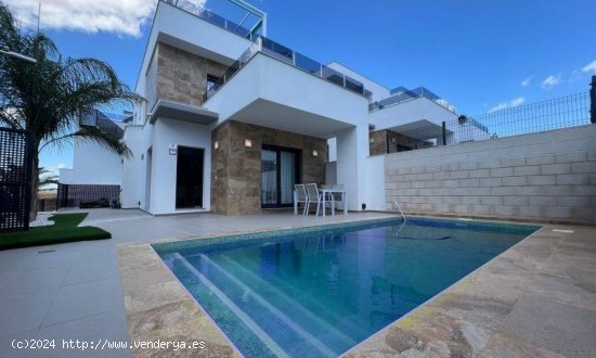 Villa en venta en Benijófar (Alicante)