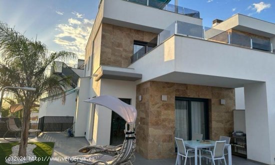 Villa en venta en Benijófar (Alicante)