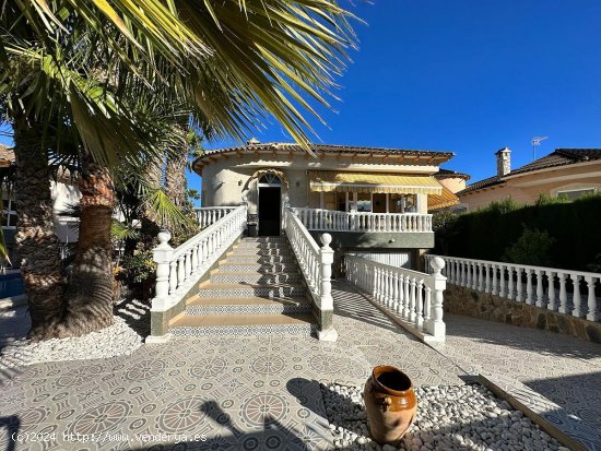 Villa en venta en Orihuela (Alicante)