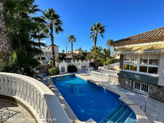 Villa en venta en Orihuela (Alicante)