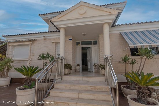 Villa en venta en Torrevieja (Alicante)