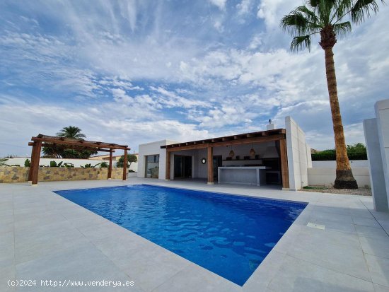  Villa en venta en Torrevieja (Alicante) 