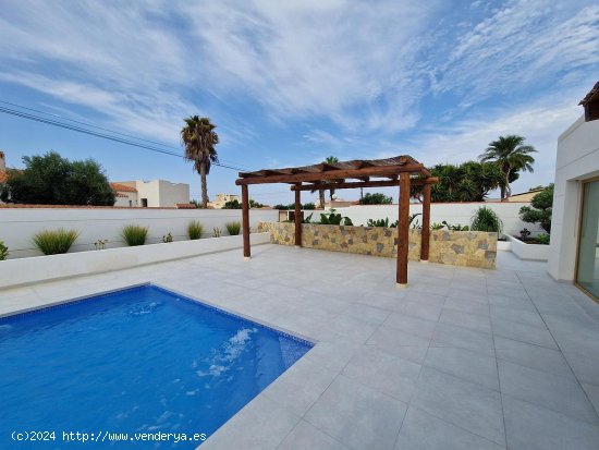 Villa en venta en Torrevieja (Alicante)