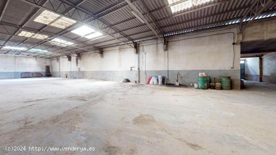 SERVICHECK VENDE NAVE INDUSTRIAL DE 465 MT2 CONSTRUIDOS EN LA ZONA DEL CASCO HISTORICO DE VILLA VALL