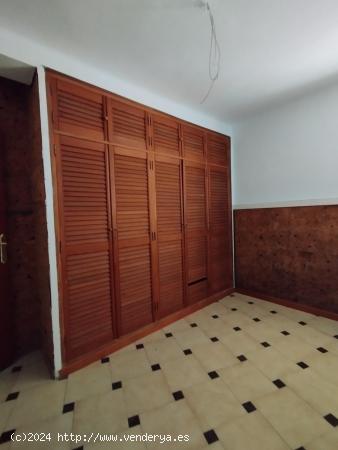 CASABANCO VENDE VIVIENDA  DE CINCO  DORMITORIOS EN ZAFRA. - BADAJOZ