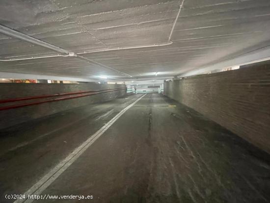 Plaza de parking pequeña para coche y moto en Residencial Paraíso - ZARAGOZA