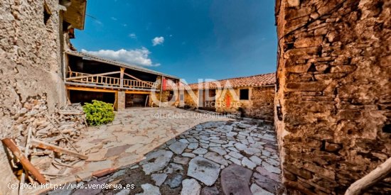 IMPRESIONANTE MASIA DE PATRIMONIO CULTURAL EN EL CENTRO DE ESTAVILL CON HUERTO ( VALL FOSCA)